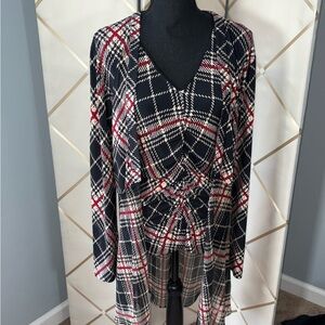 Laura Max 2 Piece Set Size Large 
(tan, black, white, and red)